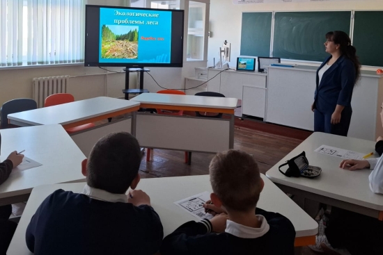  Экологиялық мәдениет тұжырымдамасы аясында «Таза Қазақстан» акциясы шеңберінде биология пәнінің мұғалімі  Е.М. Силина 7-сынып оқушыларымен «Болашақ – біздің қолымызда!» тақырыбында дөңгелек үстел